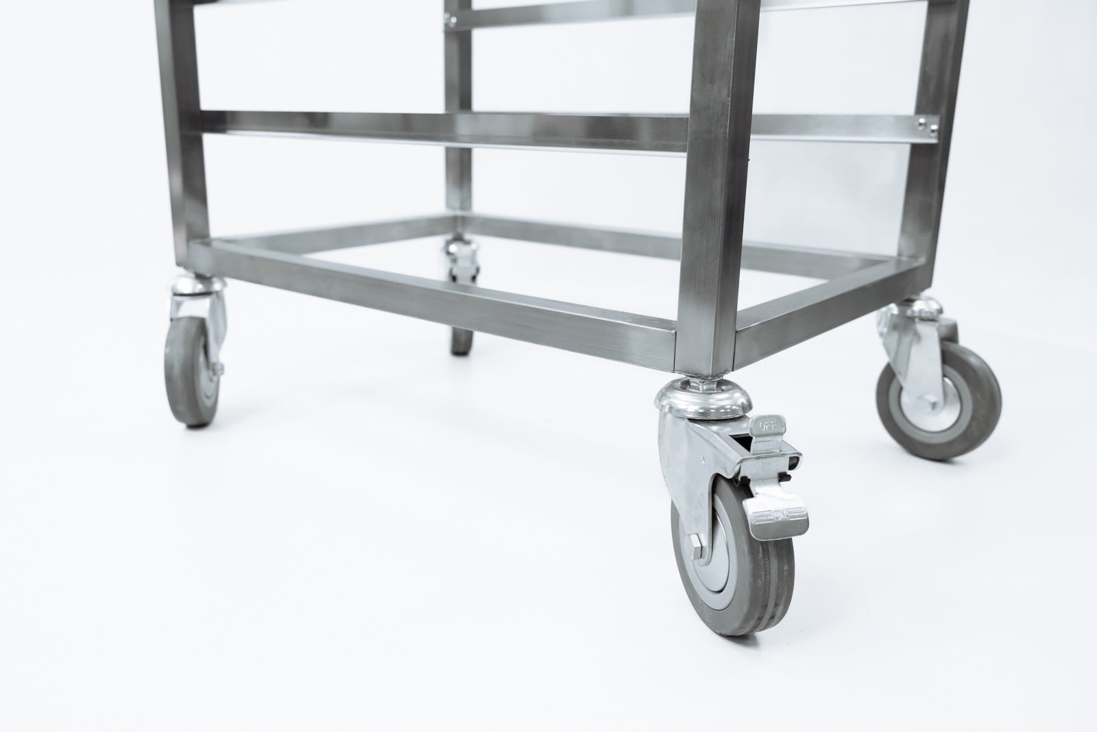 Поворотные колёса тележки-шпильки.