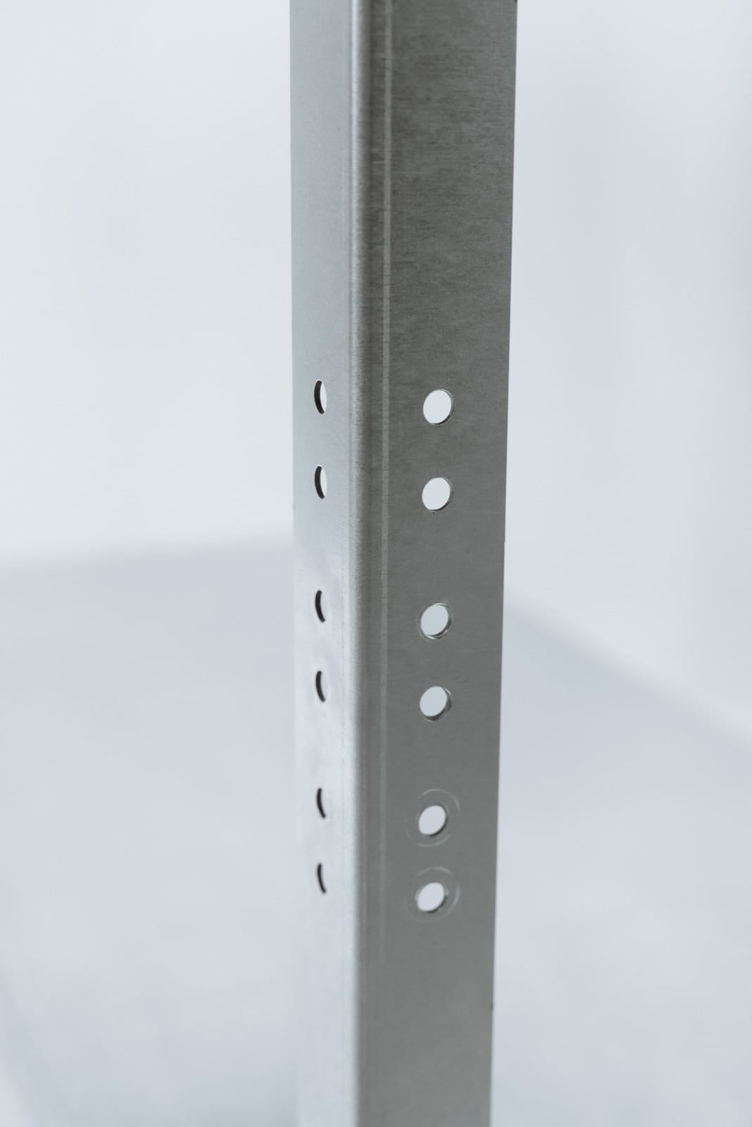 Фрагмент каркаса из оцинкованного уголка.