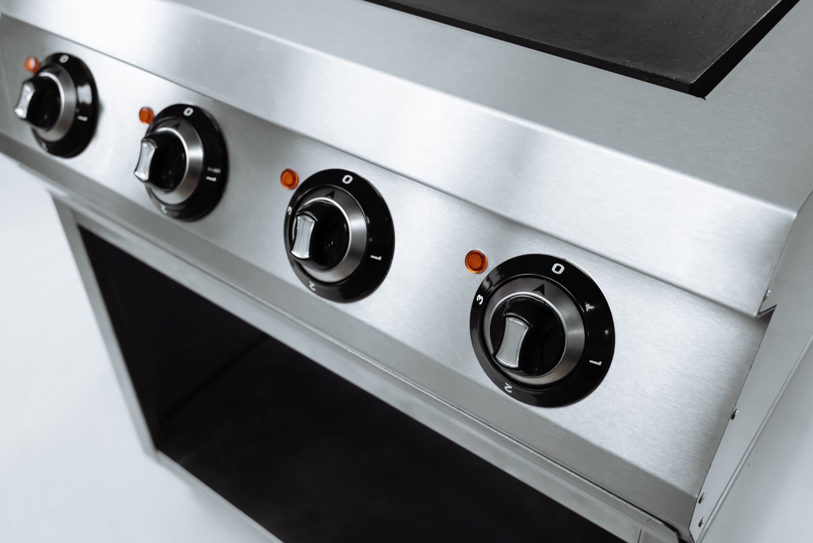 Рукоятки управления электрической плитой.