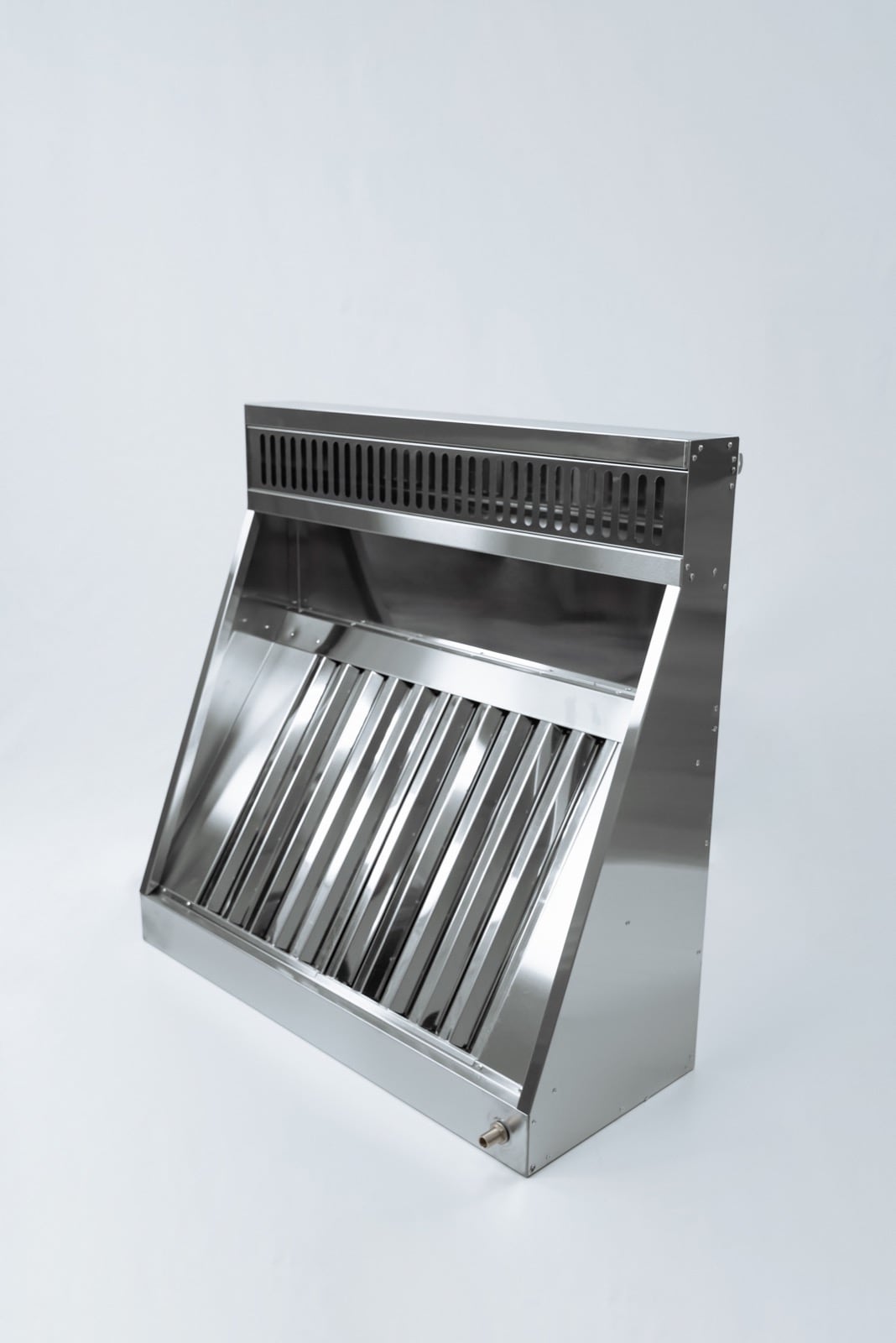 Пристенный вентиляционный зонт.