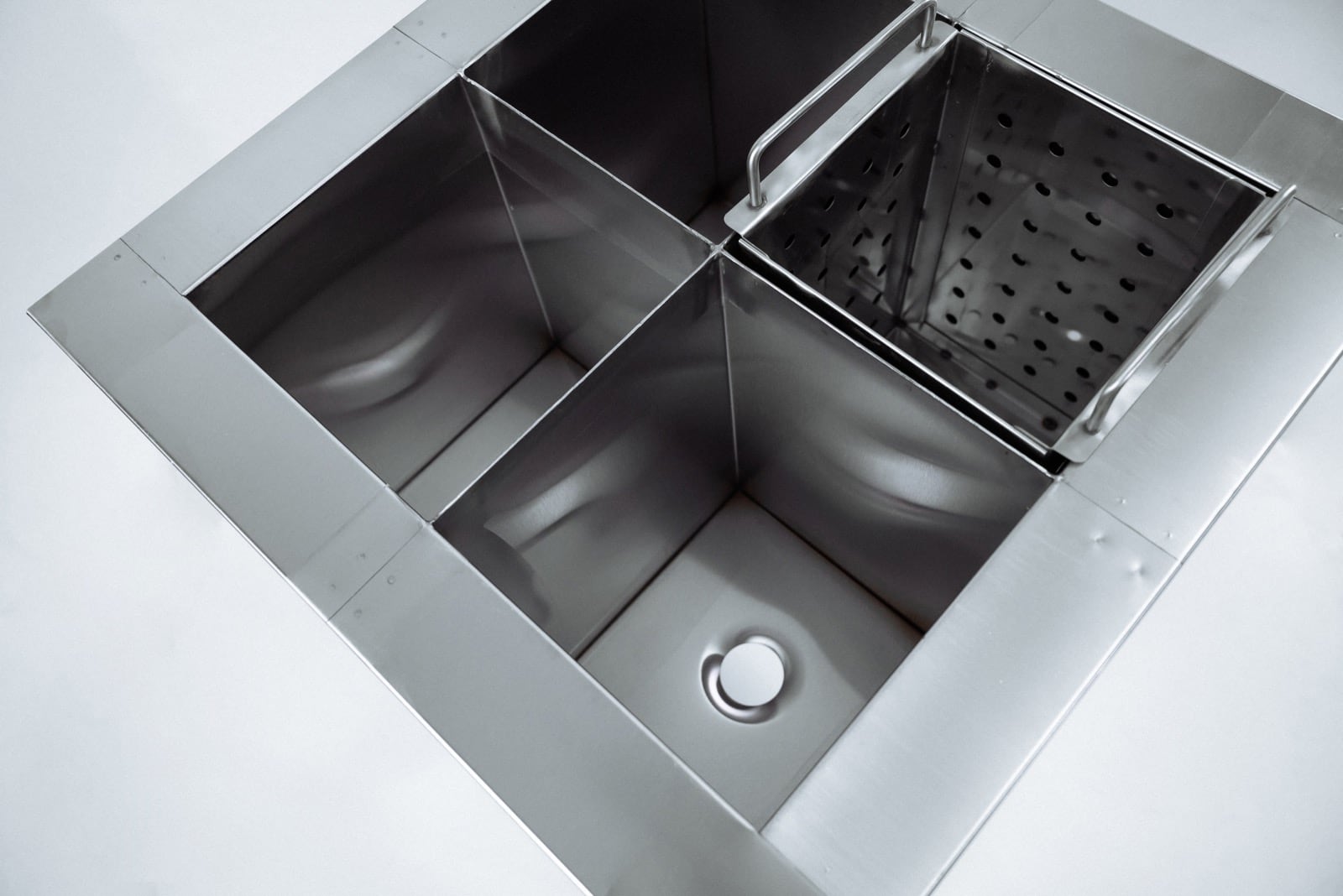 Фрагмент ванны для мойки яиц.