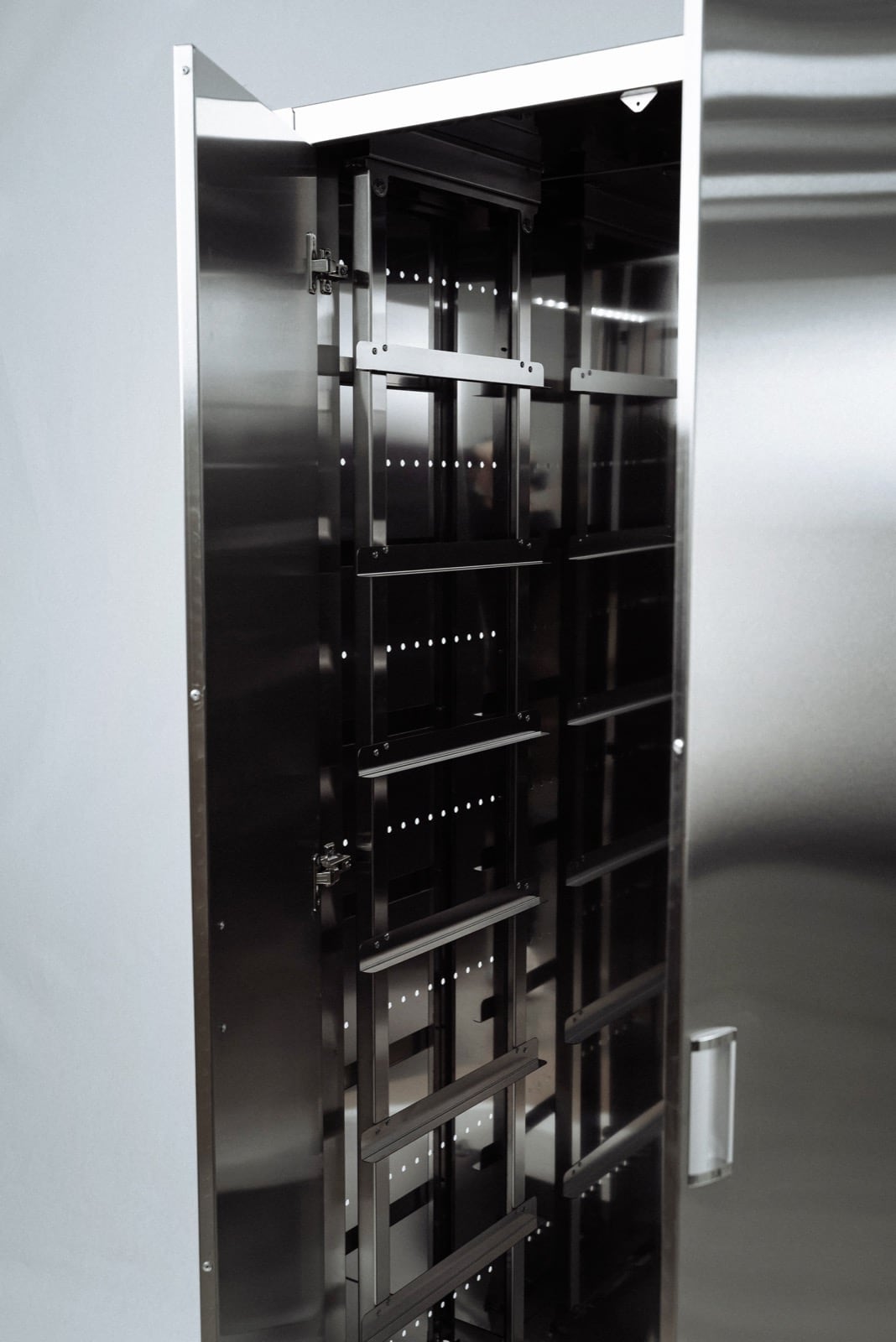 Фрагмент нейтрального шкафа.