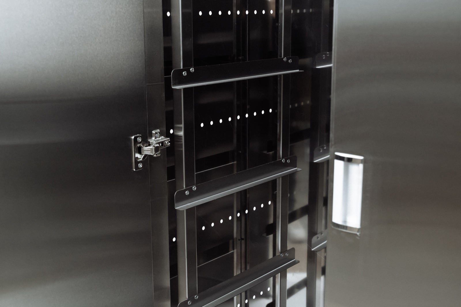 Фрагмент нейтрального шкафа.