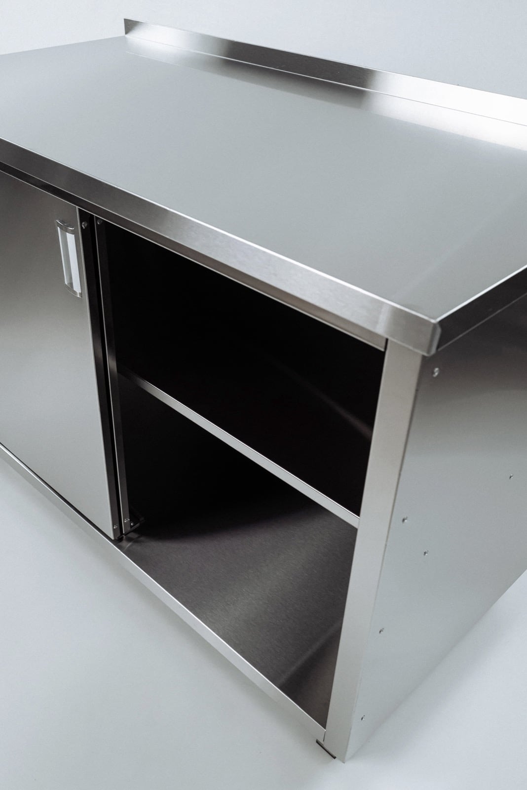 Стол-тумба.